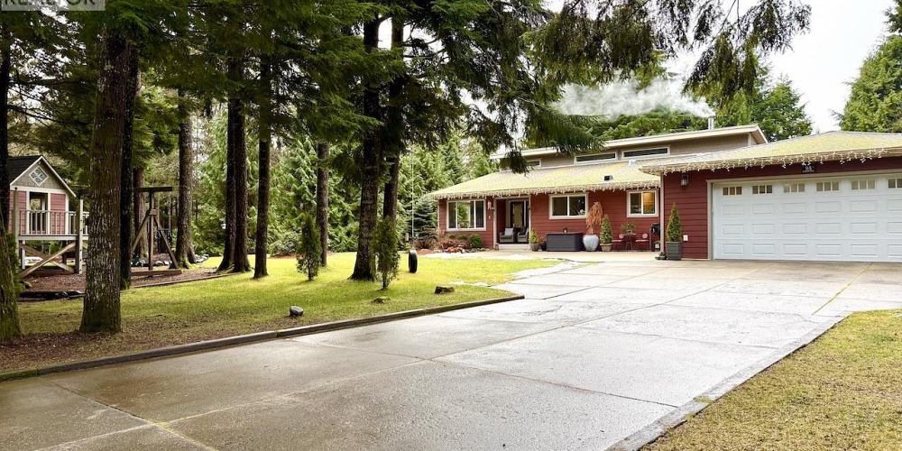 94 COHO AVENUE Kitimat Photo 2 94 COHO AVENUE Kitimat Photo 2